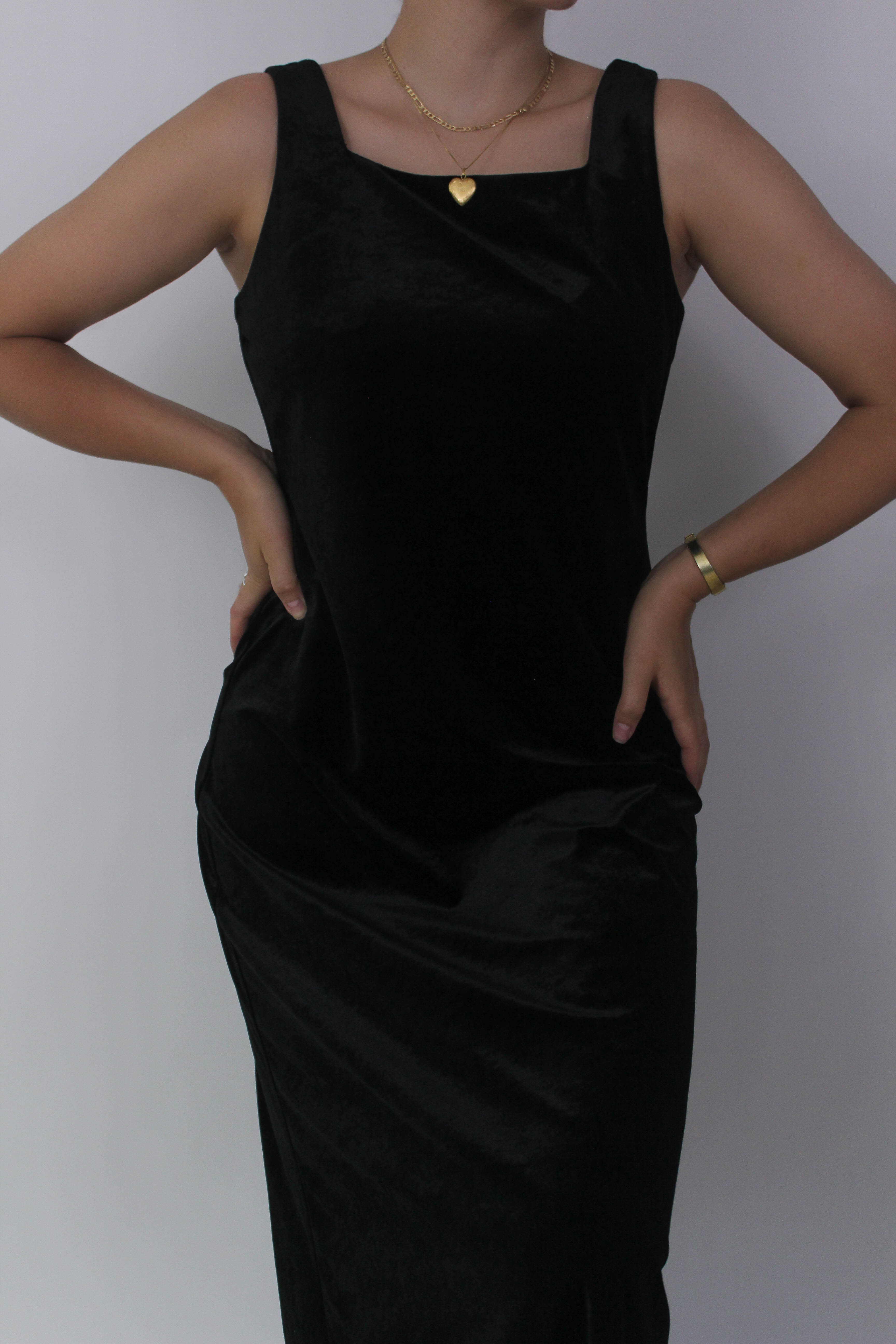 Vintage Black Velvet Mid-Length Dress TheNewHeirs Vintage Black Velvet Mid-Length Dress TheNewHeirs